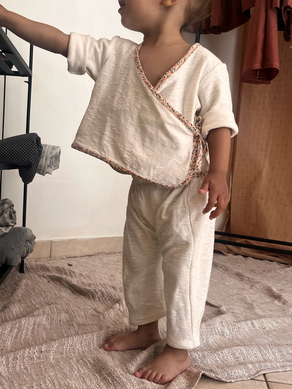 Duo Maman & Bébé – Robe Cache-Cœur & Ensemble bébé