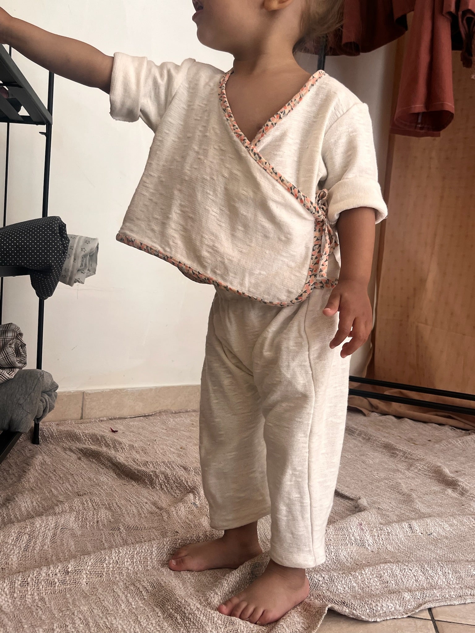 Duo Maman & Bébé – Robe Cache-Cœur & Ensemble bébé